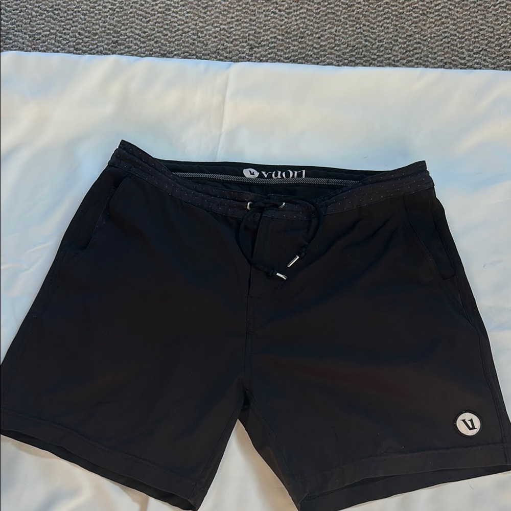 Vuori Black Men’s Athletic Shorts W/Pockets & Drawstring Size 34-EUC